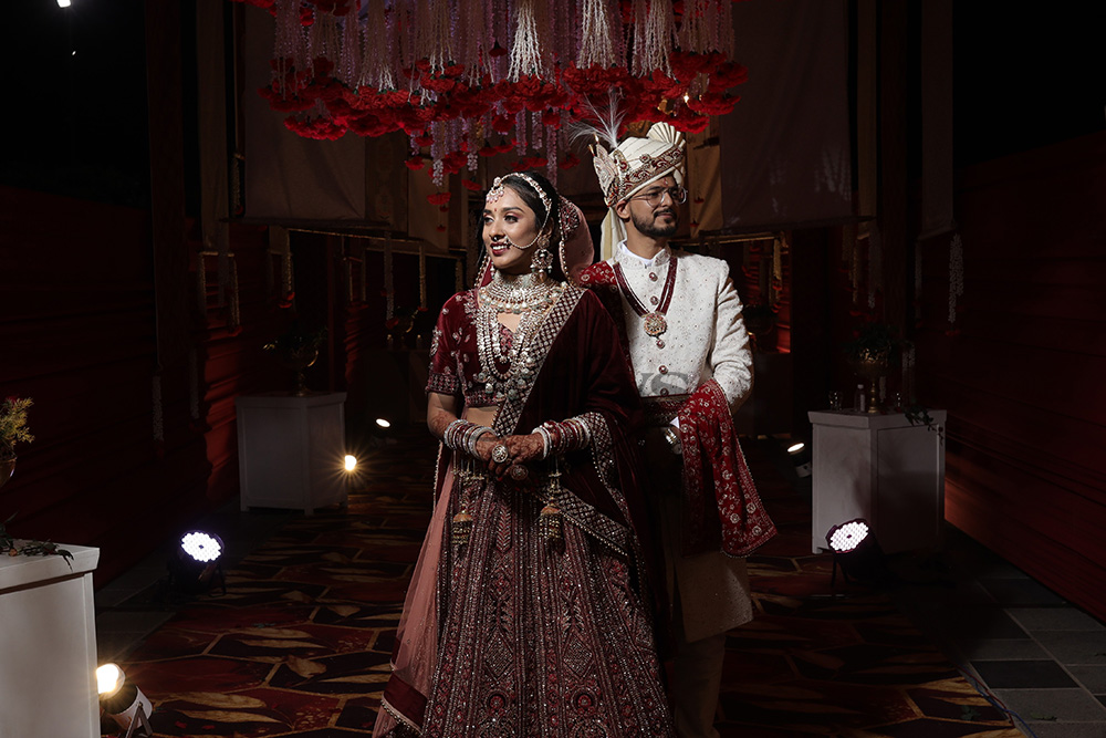 captivating-luxurious-wedding-couple-poses-khyati-and-badal