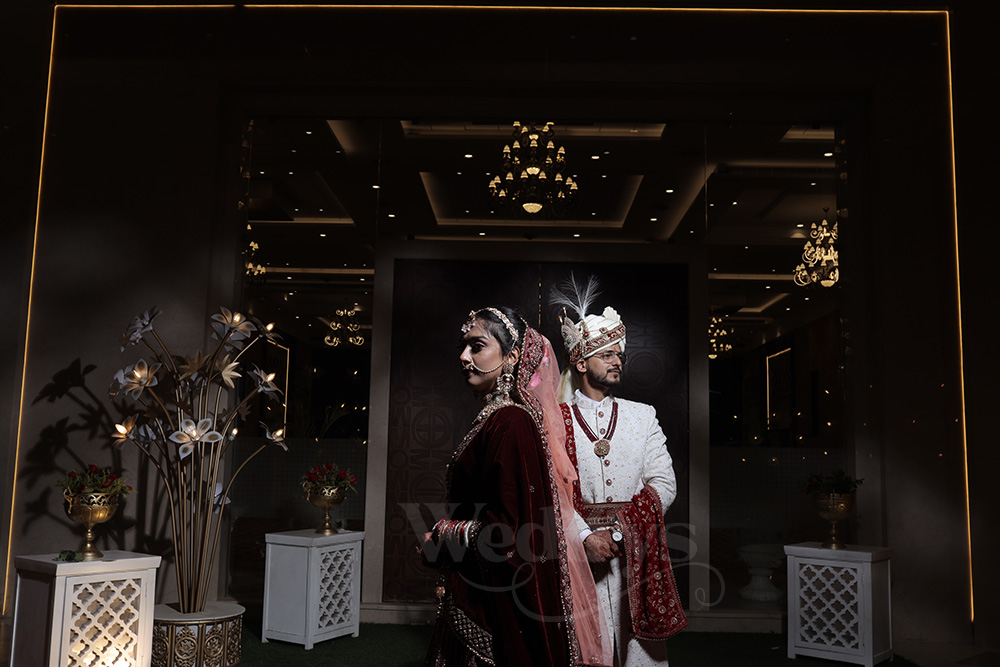 Stunning Couple Poses at Miracle Resort | Khyati and Badal