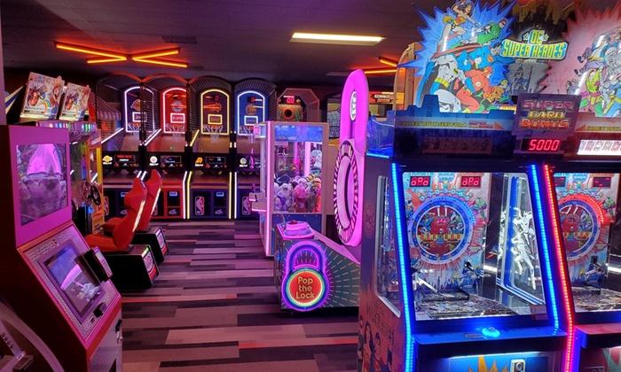 An arcade in the thematic lights of Valentine’s Day