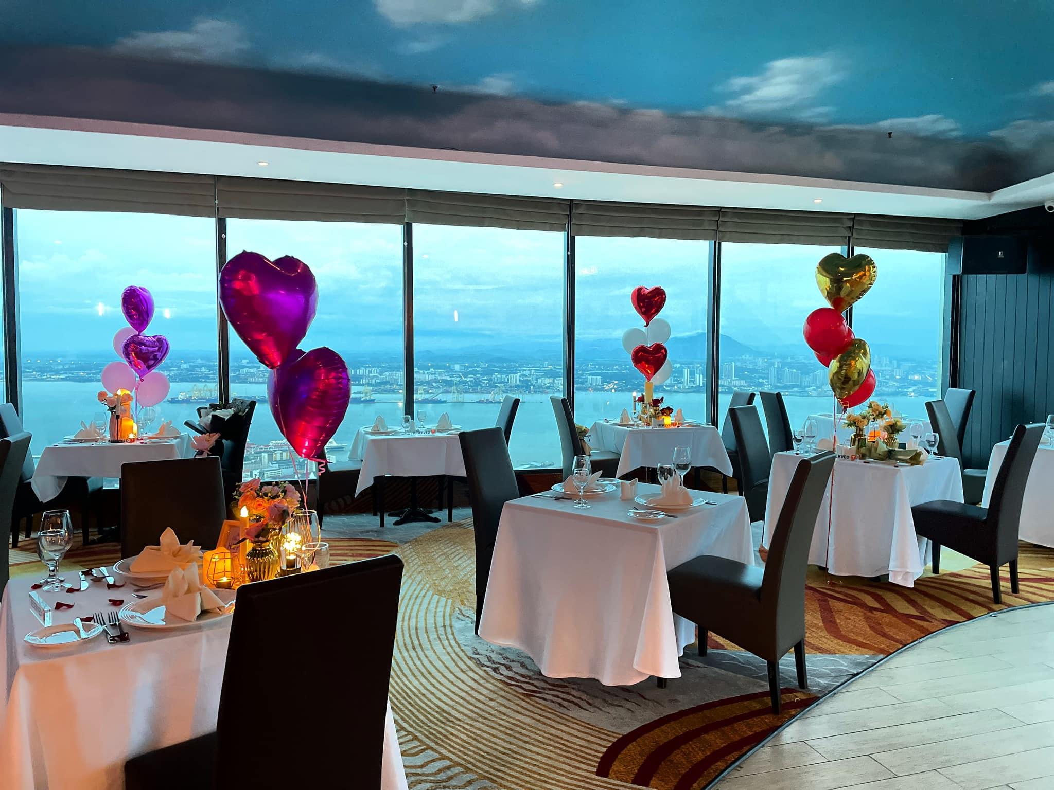 A fancy restaurant decorated for Valentine’s Day | Wedifys