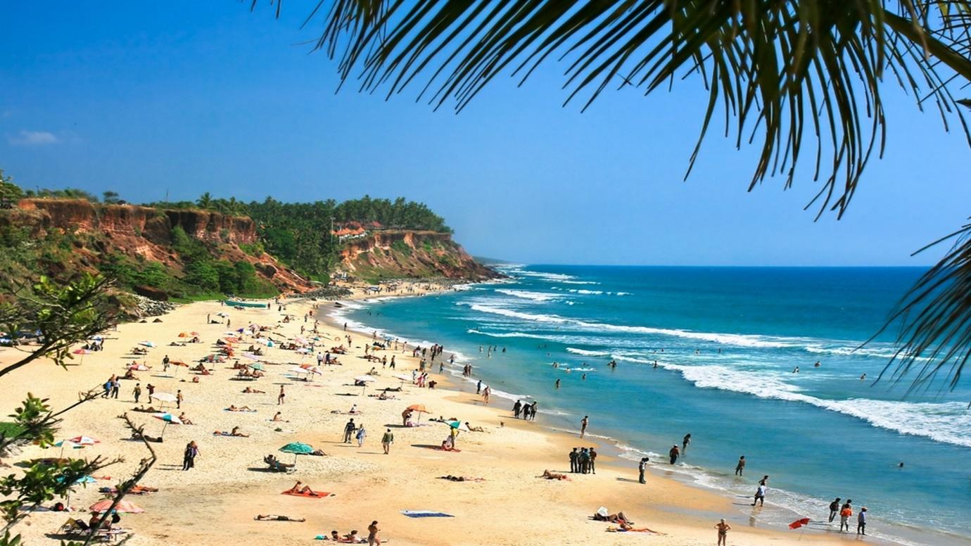 Multiple dozens of people enjoying on the Varkala Beach | Wedifys Weddings