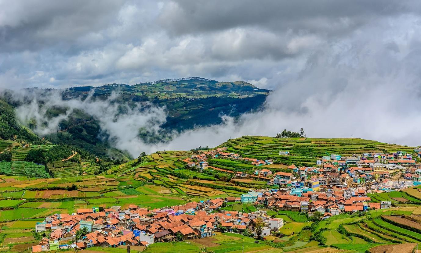 Eye-catching hill station of Ooty covered in clouds | Wedifys Weddings