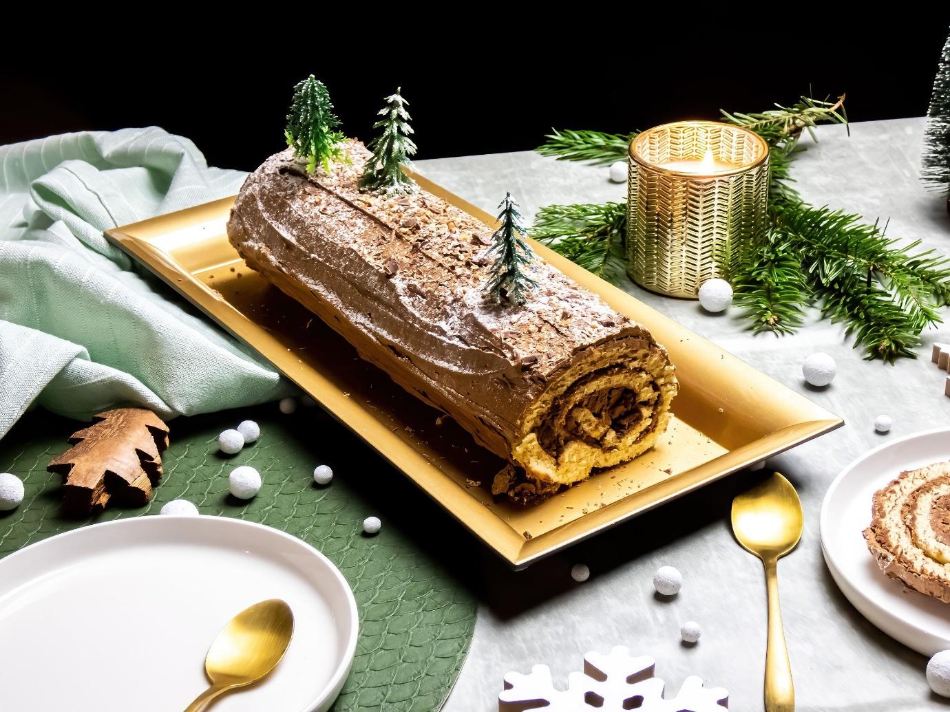 The iconic Bûche de Noël with three miniature Spruce trees on top | Wedifys
