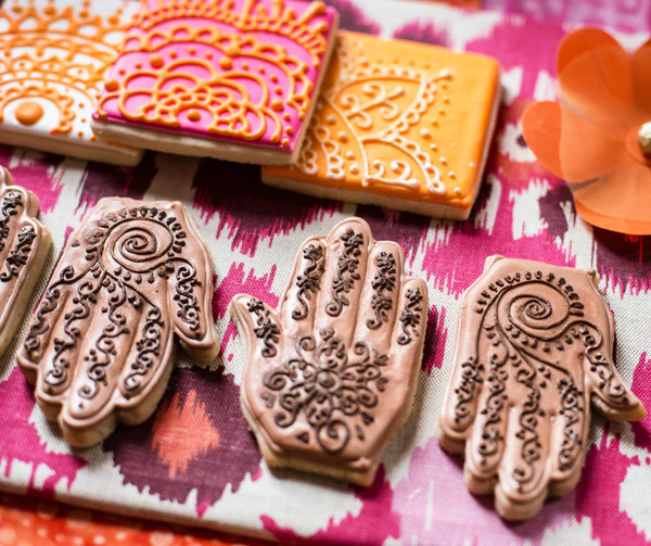 edible wedding giveaway cookies adorned with Indian patterns, henna and vabrant bases | Wedifys