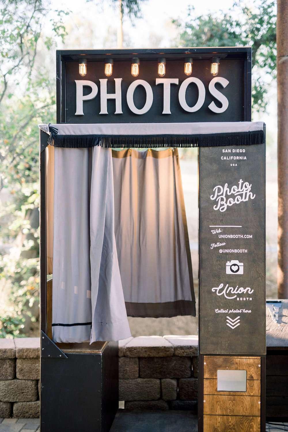 a vintage photo booth | Wedifys