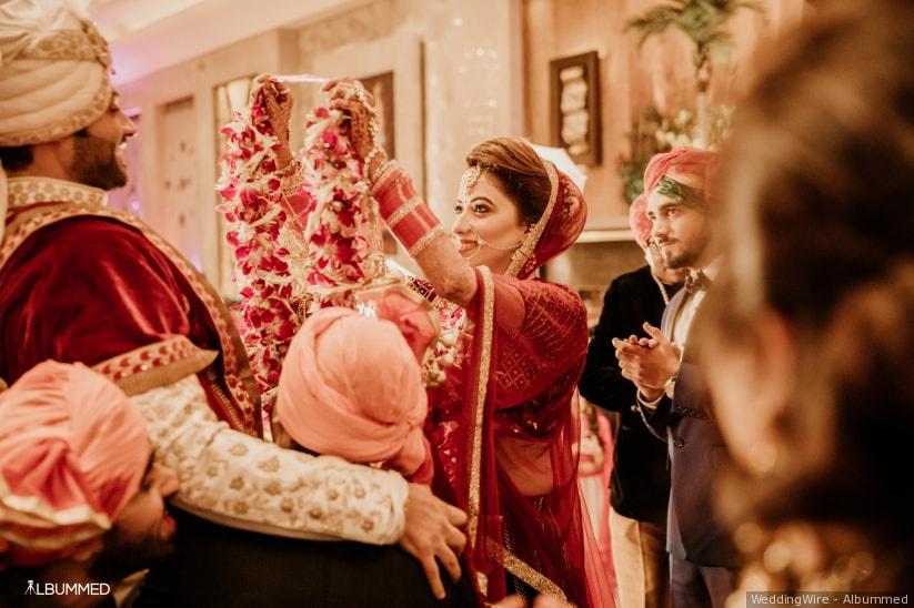 Jaimala in an Indian wedding | Wedifys