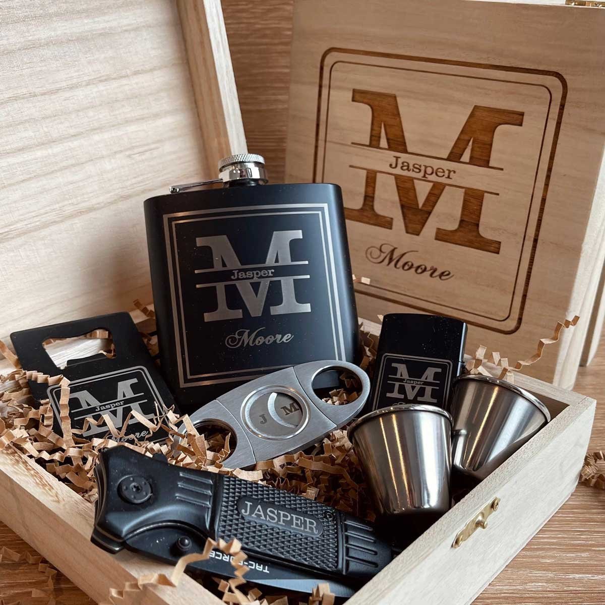 customized drinkware sets for groomsmen | Wedifys