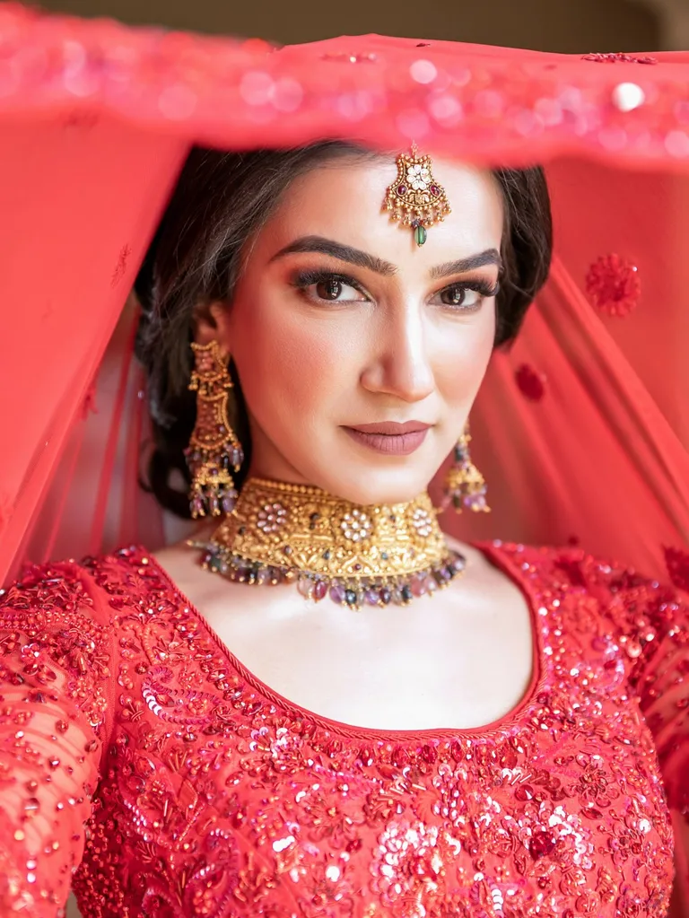Indian bride in beautiful Indian jewelry | Wedifys