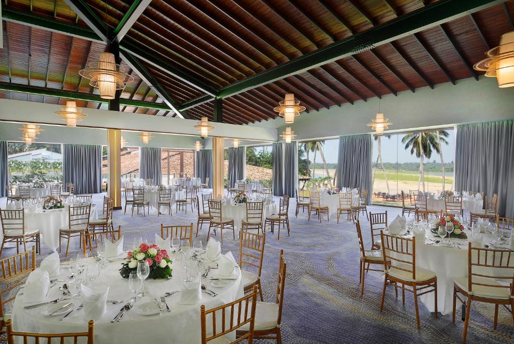 wedding décor at AVANI Kalutara Resort in Sri Lanka | Wedifys