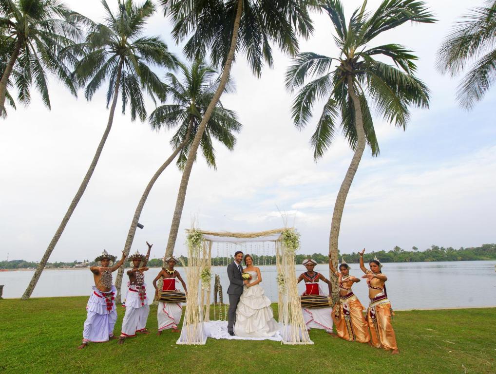 wedding at the AVANI Kalutara Resort in Sri Lanka by the sea accompanied by traditional Sri Lankan dancers | Wedifys