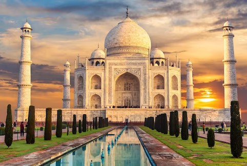 The grand Taj Mahal in Agra | Wedifys