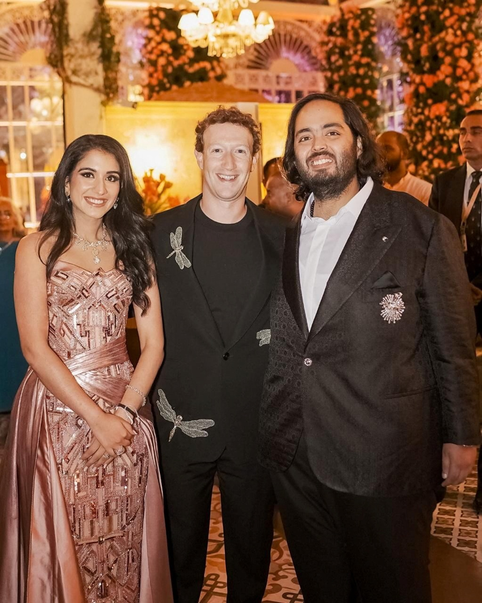 Meta CEO Mark Zuckerberg poses with the couple, Anant Ambani and Radhika Merchant during their pre-wedding celebrations in Jamnagar, Gujarat.