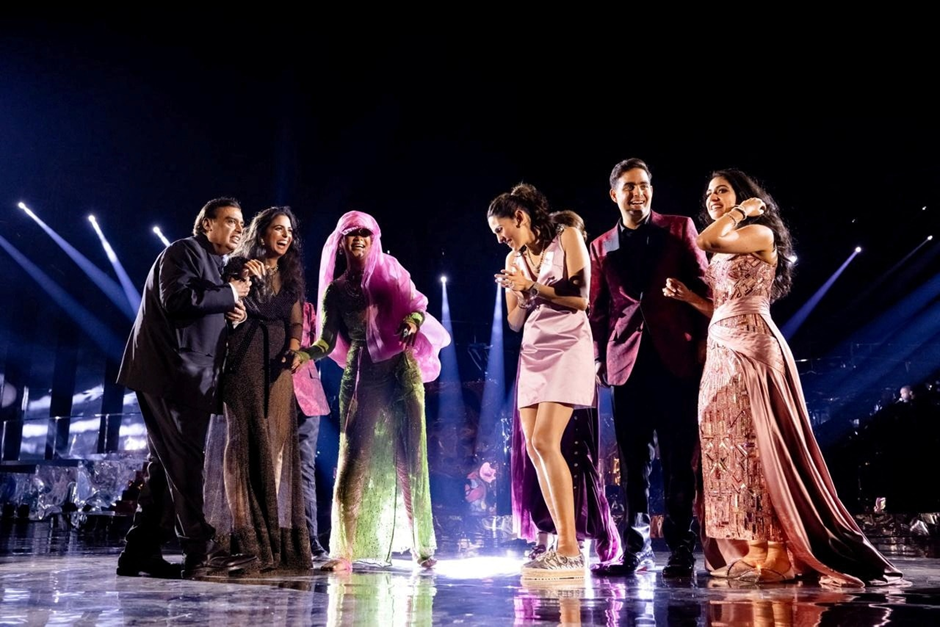 Mukesh Ambani, Isha Piramal, Rihanna, Shloka Mehta Ambani, Akash Ambani, and Radhika Merchant on the stage during pre-wedding celebrations in Jamnagar on March 1.