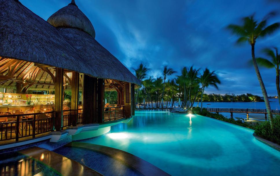 view at night of the beautiful Shangri-La’s Le Touessrok Resort and Spa in Mauritius | Wedifys