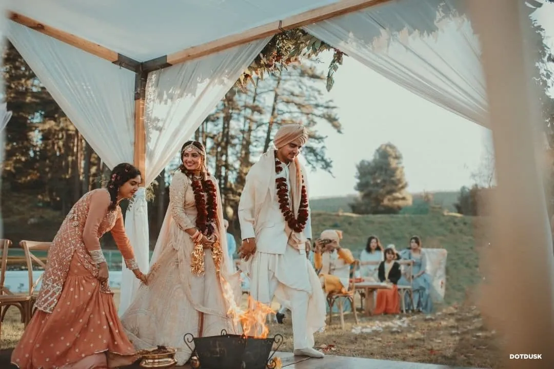 Indian couple taking pheras on their wedding | Wedifys