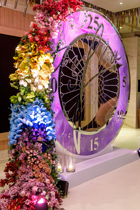 Fete events giant clock decorated with flowers | Wedifys