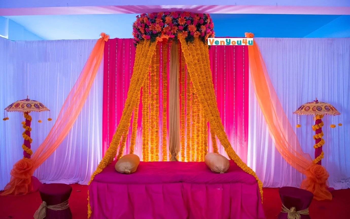orange and pink décor for mehndi wedding | Wedifys