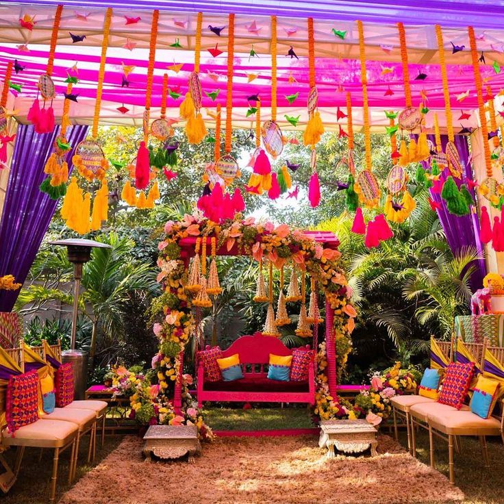 vibrant Indian mehndi décor | Wedifys