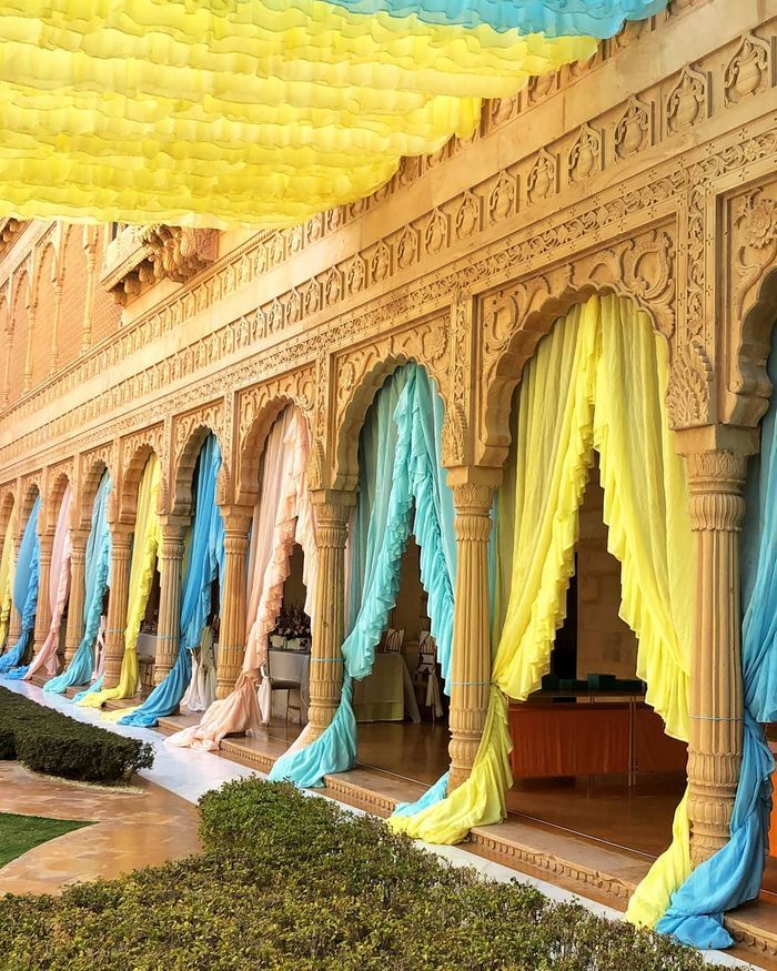 ethnic décor and bright hues for Indian wedding décor | Wedifys