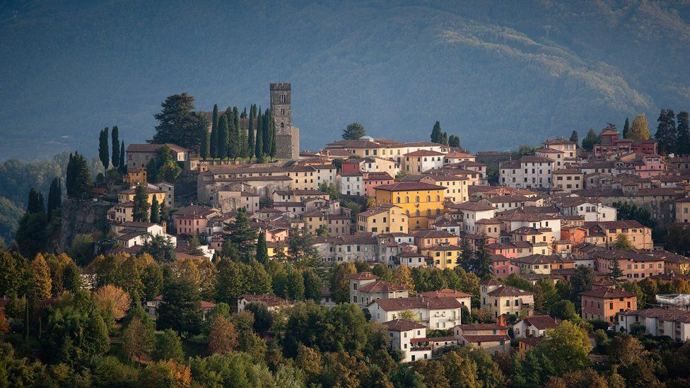 aerial view of Barga in Tuscany | Wedifys