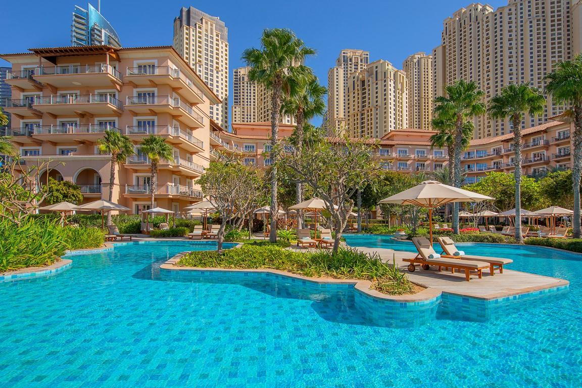 Poolside of the Ritz-Carlton | Wedifys