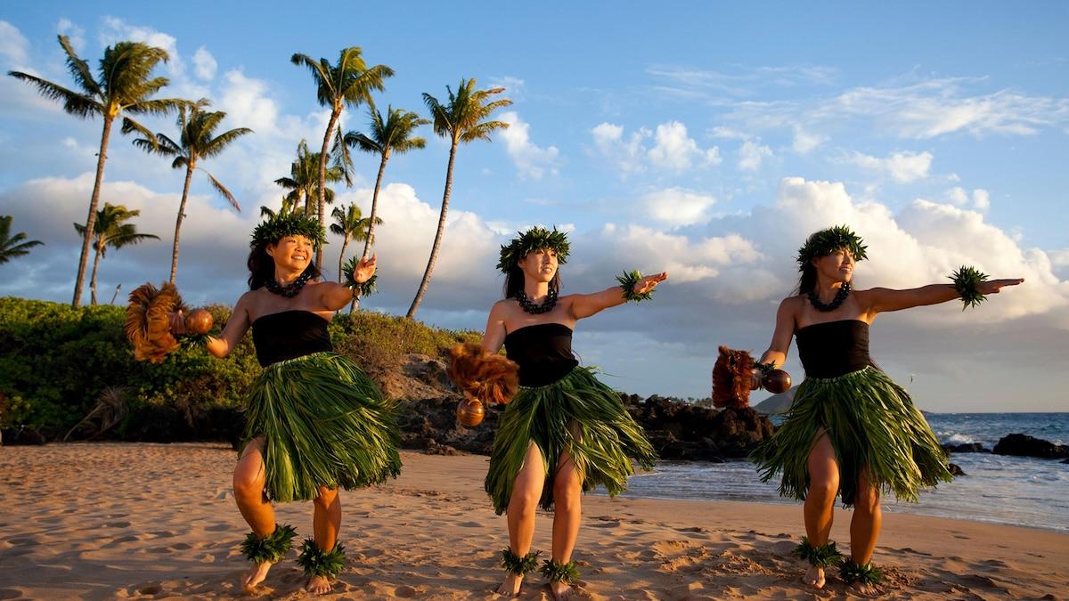 Three women performing the Dance of the Hula | Wedifys