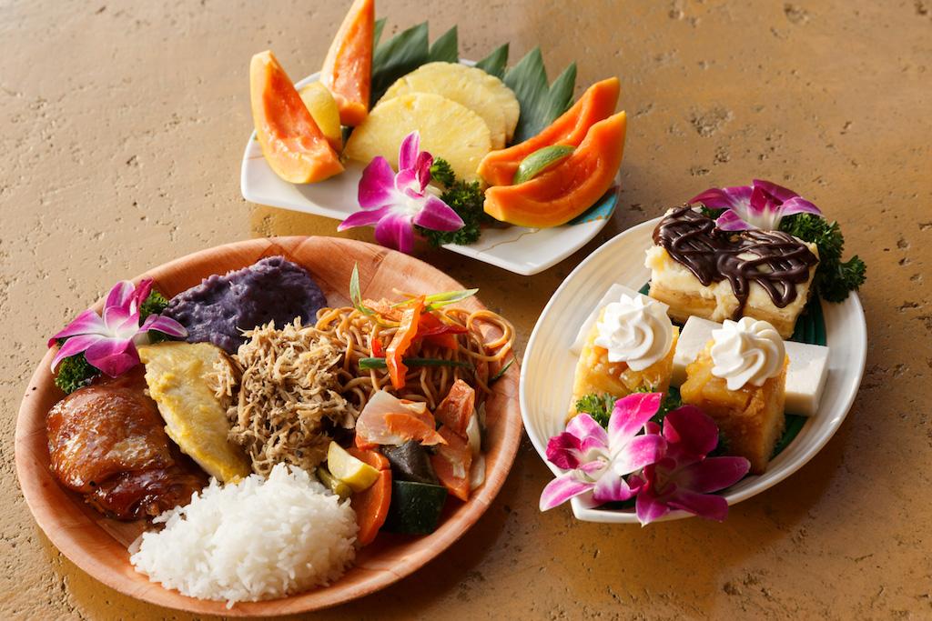 the traditional luau food for a wedding feast in Hawaii | Wedifys