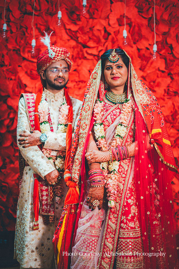 Sweta and Vibhu in their reception | Wedifys