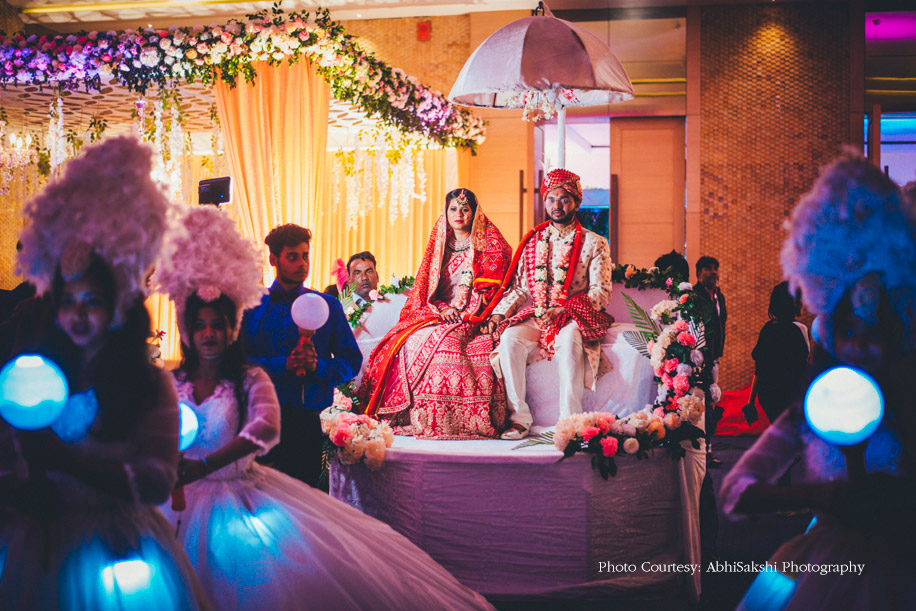 Sweta and Vibhu in their reception | Wedifys