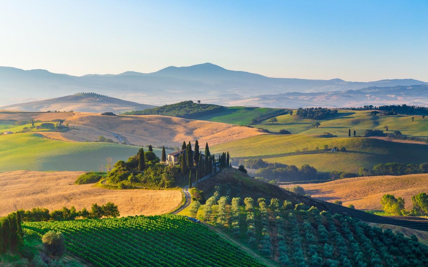 scenic view of the skyline of Tuscany, Italy | Wedifys