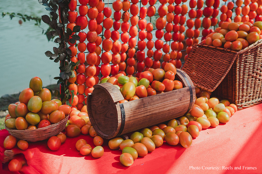 tomatoes kept in a basket for decoration | Wedifys