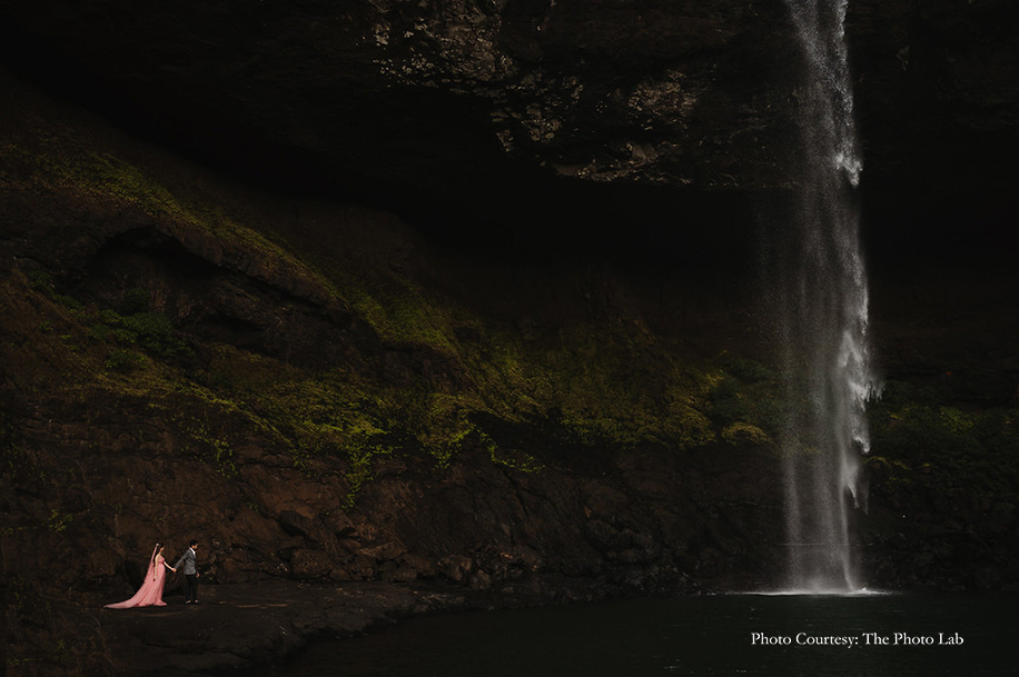 Sneha and Jignesh in their pre-wedding photoshoot near Pune, India | Wedifys