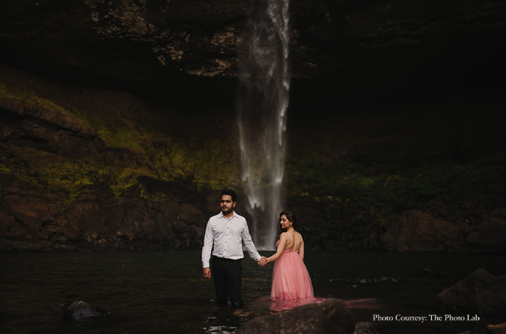 Sneha and Jignesh in their pre-wedding photoshoot near Pune, India | Wedifys