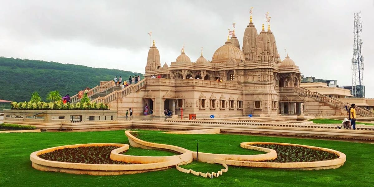 a view of BAPS Shri Swaminarayan Mandir in Pune | Wedifys