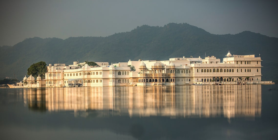 outside view of Taj Lake Palace in Udaipur | Wedifys