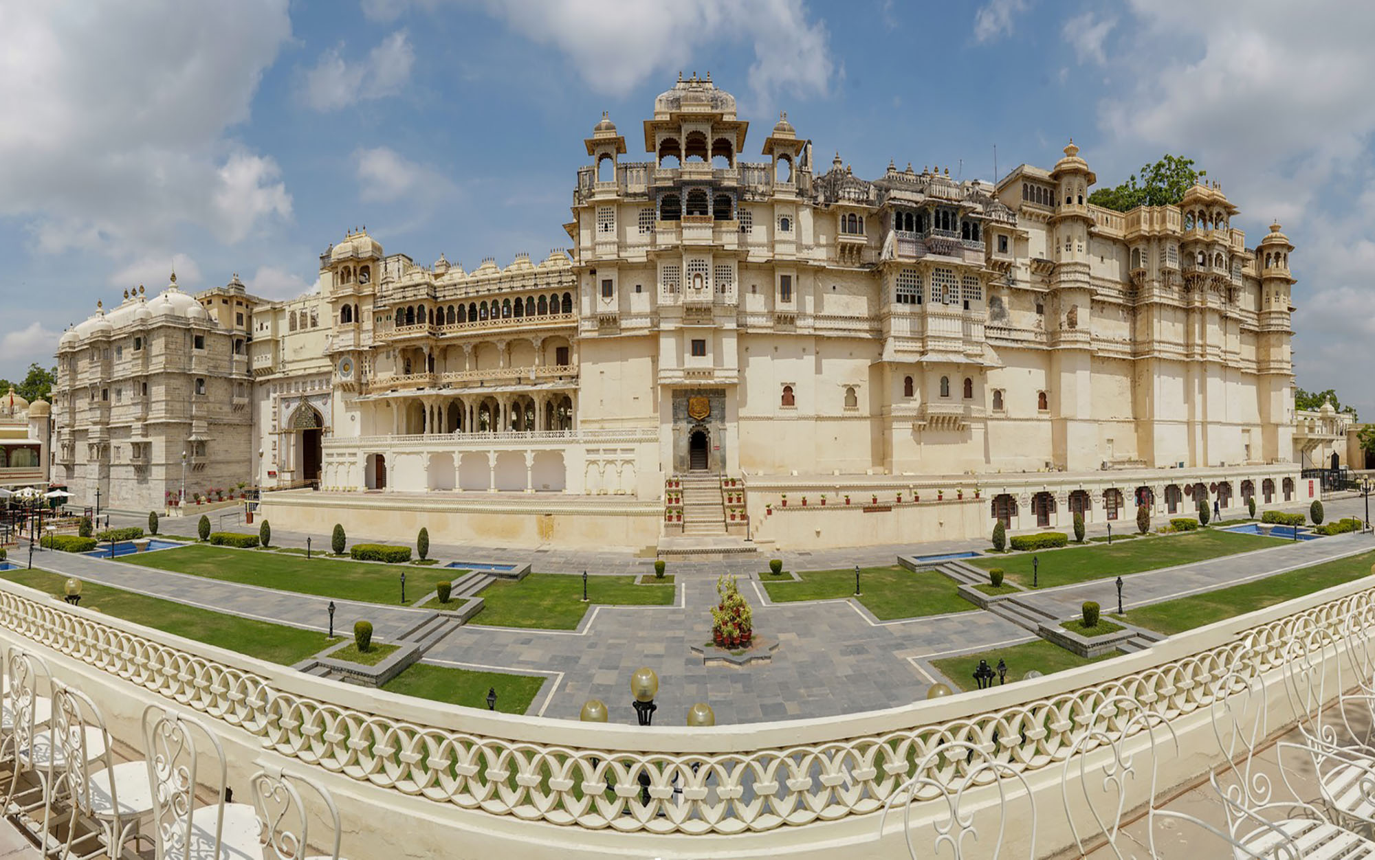 outside view of City Palace in Udaipur | Wedifys