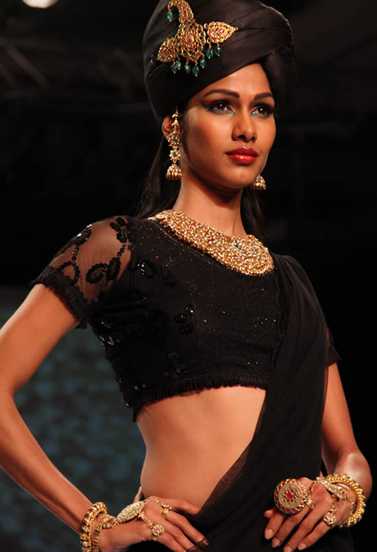 The Amrapali jewelry exhibition in 2010 | Wedifys