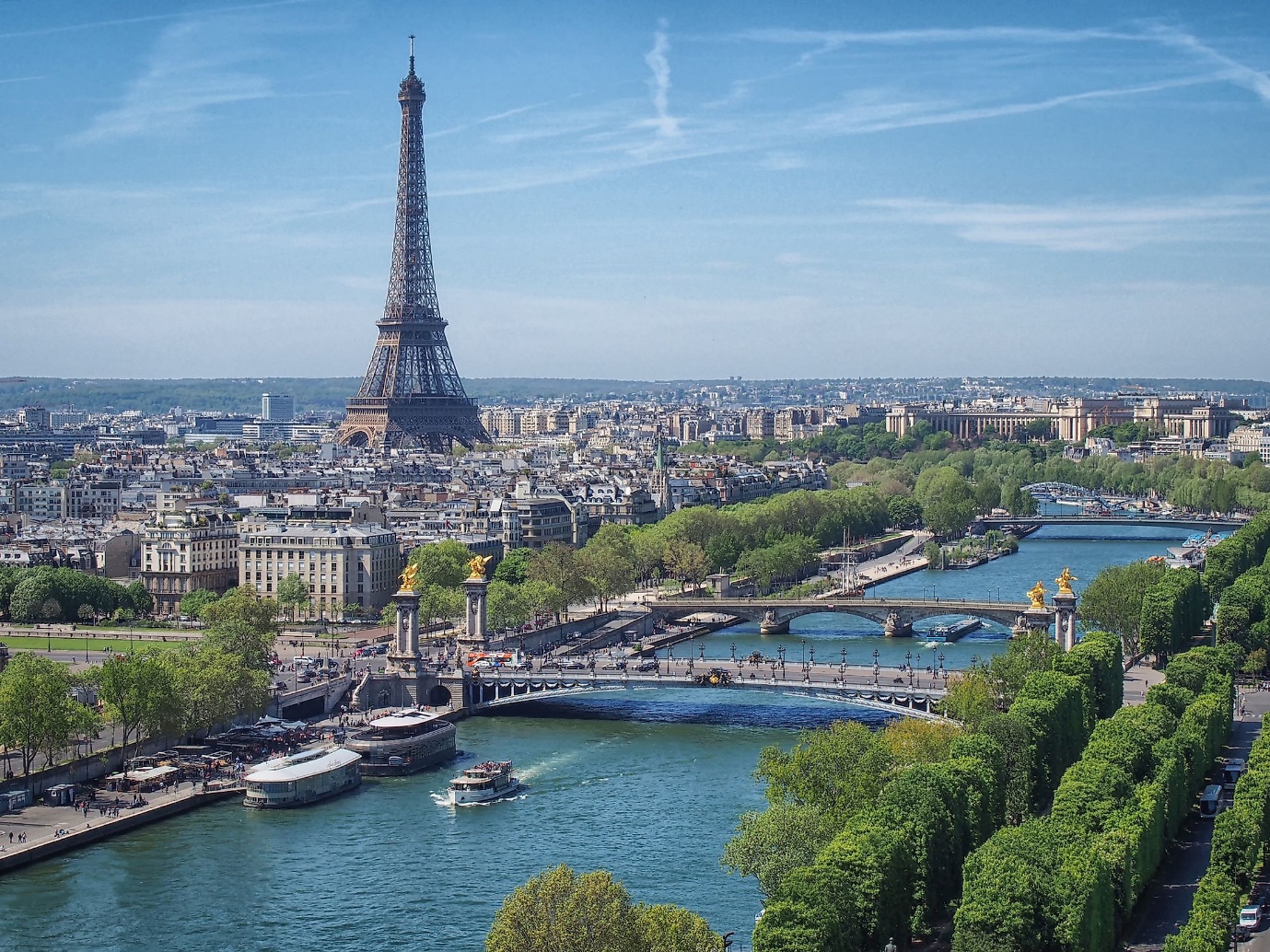 view of the Seine River in Paris, France | Wedifys