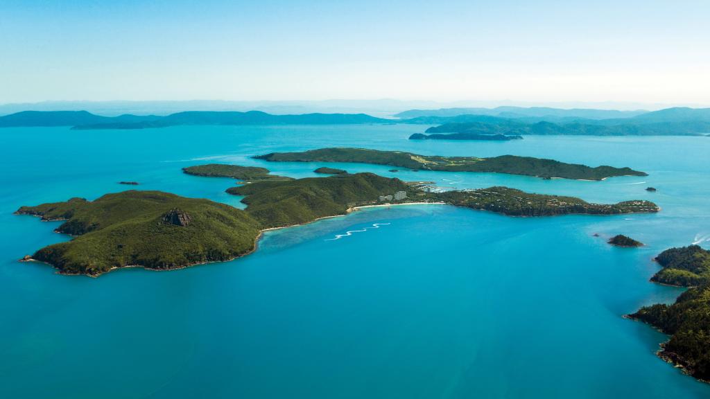 aerial view of the Hamilton Island in Whitsundays, Australia | Wedifys
