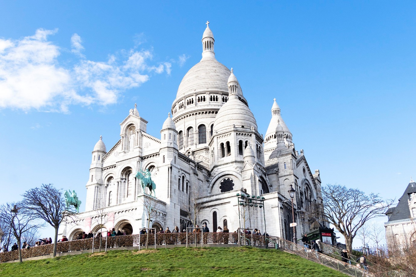 outside view of the Montmartre in Paris, France | Wedifys