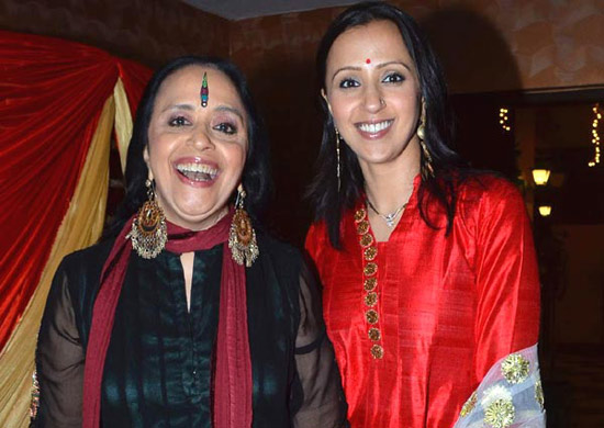 Mother-daughter duo Ila and Ishita Arun at the Sangeet | Wedifys