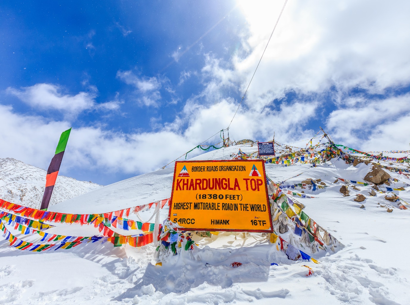 starting point of the Khardung-La Pass in Leh-Ladakh | Wedifys