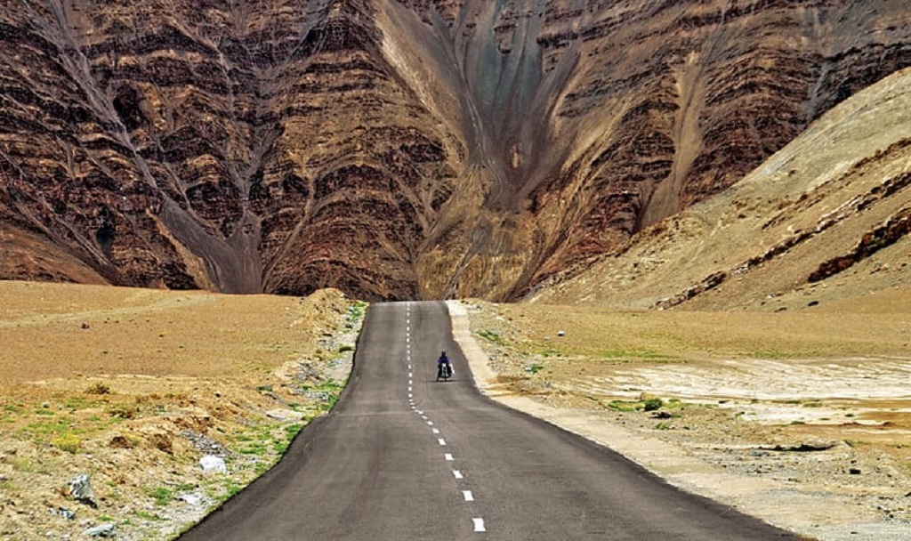 a view of the Magnetic Hill in Leh-Ladakh | Wedifys