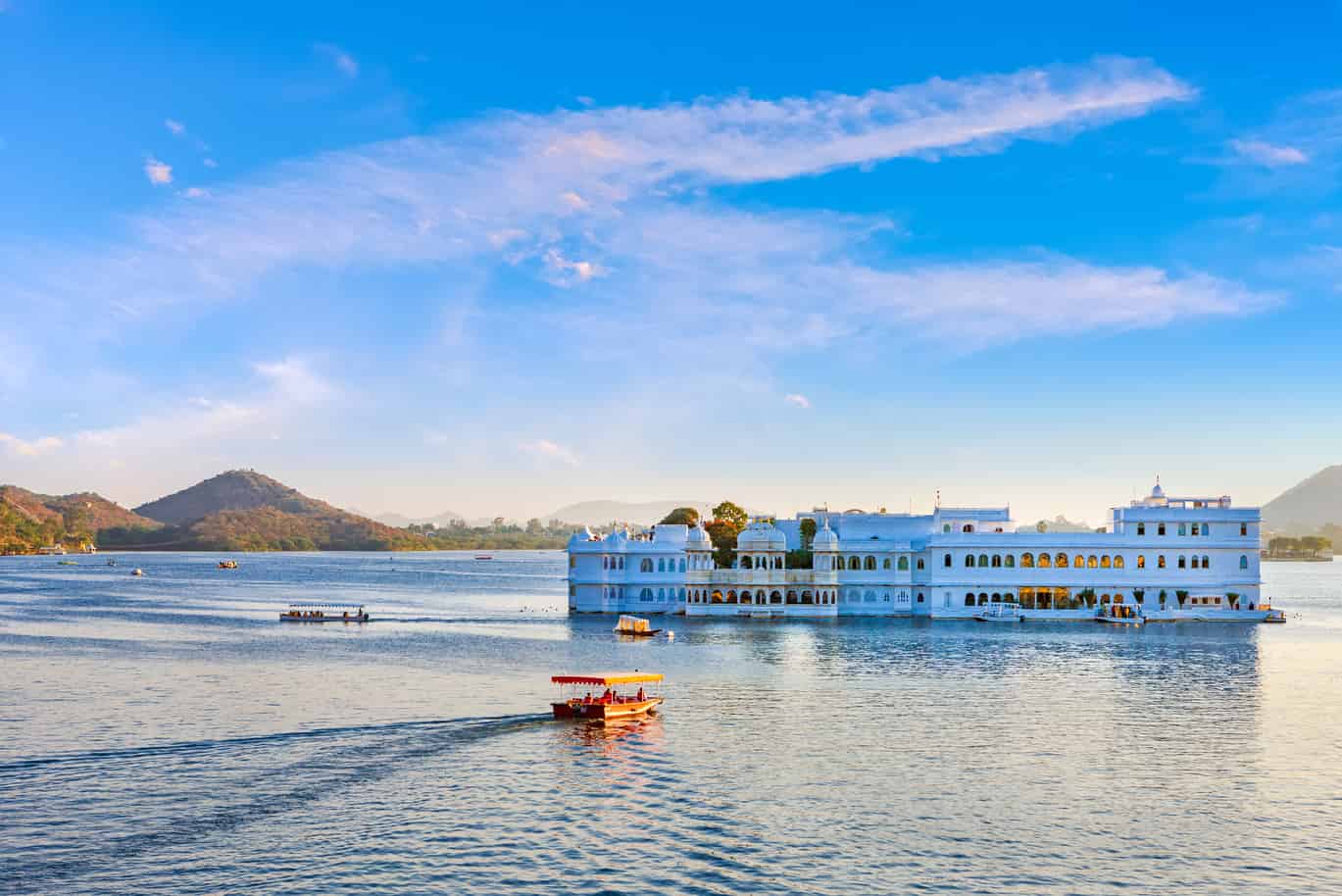 a view of Lake Pichola and Taj lake Palace in Lake Pichola in Udaipur | Wedifys