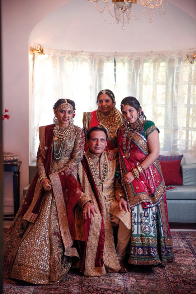 Nupur Agarwal in her pre-wedding shoot with her family | Wedifys
