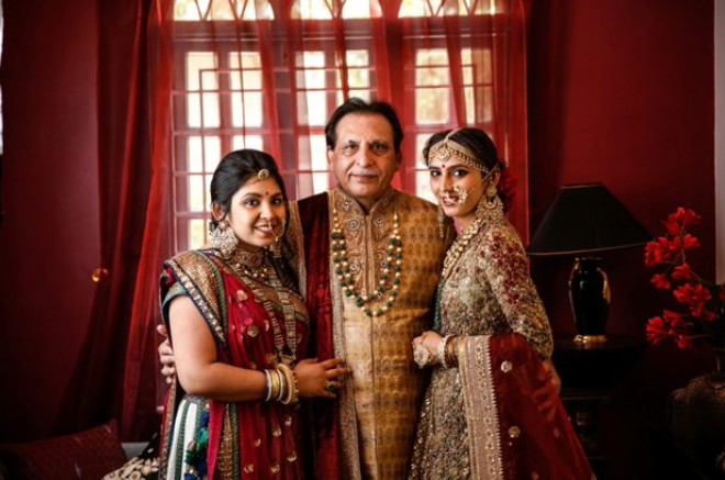 Nupur Agarwal in her pre-wedding shoot with her family | Wedifys