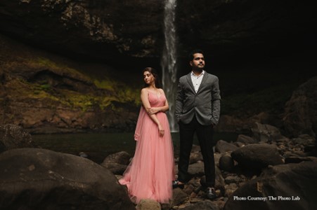A-Pre-Wedding-Photoshoot-by-a-Waterfall-in-Pune-Explore-Top-5-Pre-Wedding-Photoshoot-Spots-in-Pune
