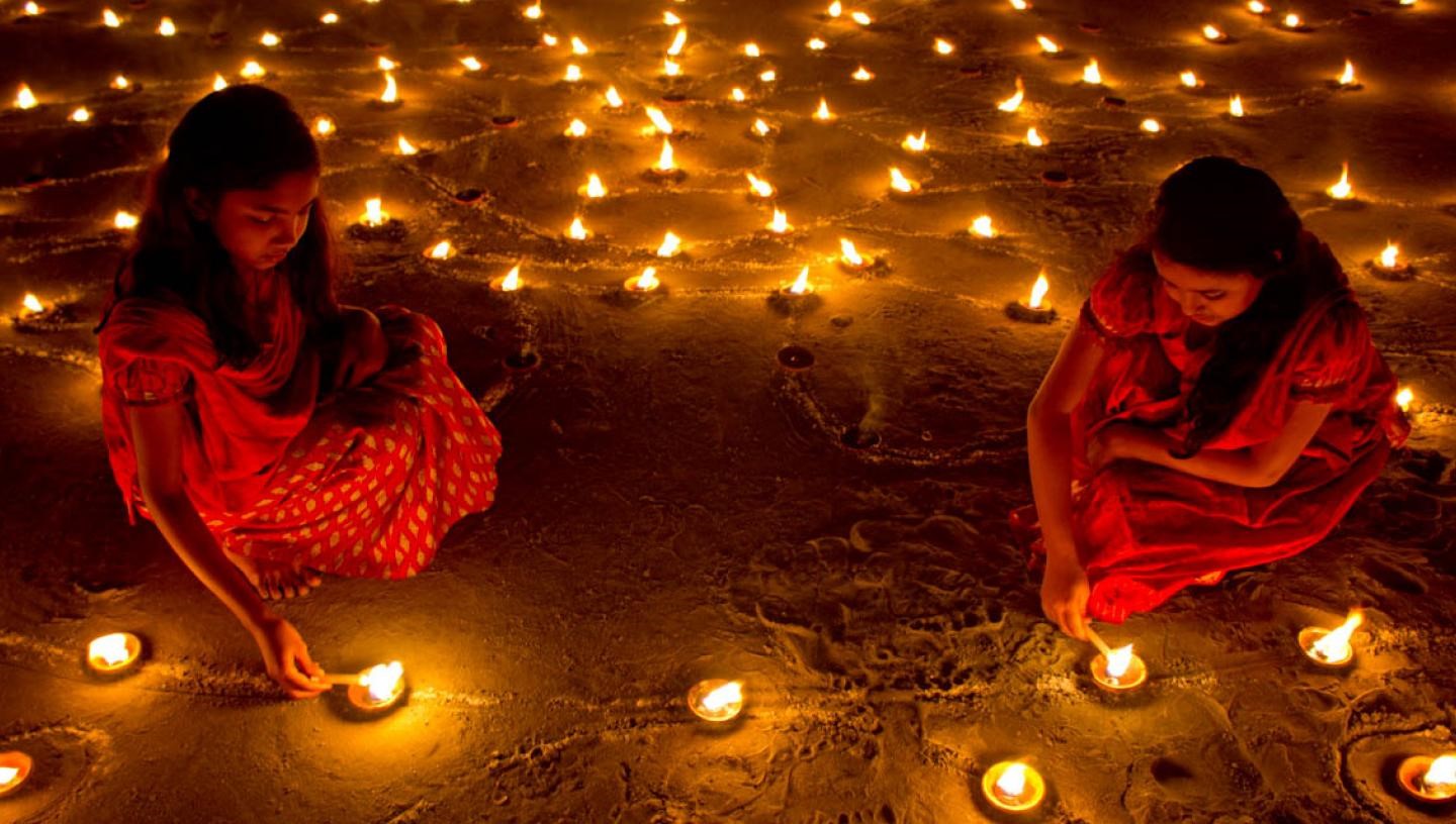 Diwali-Delights-10-Thoughtful-Gifts-to-Illuminate-Your-Festivities