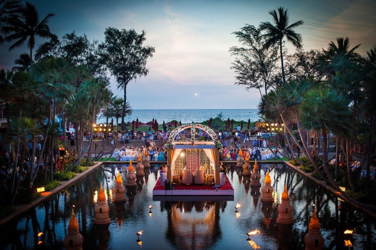 6-Real-Weddings-in-Thailand-by-the-Poolside